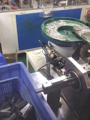 连接器生产视频4