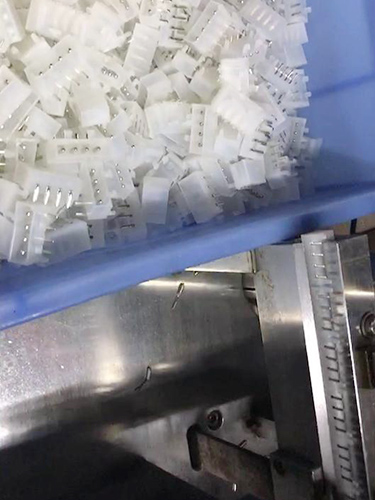 连接器生产视频2